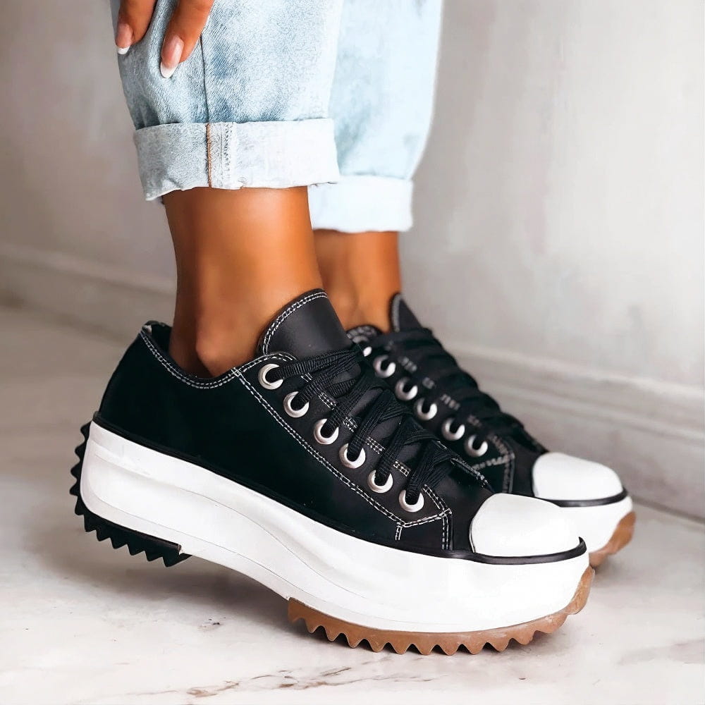 Sneakers da donna con platform – Con lacci, basse, dettaglio a stella sul tallone