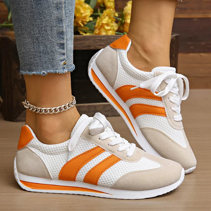 Sneakers da donna basse – Con lacci, inserti in mesh, suola piatta