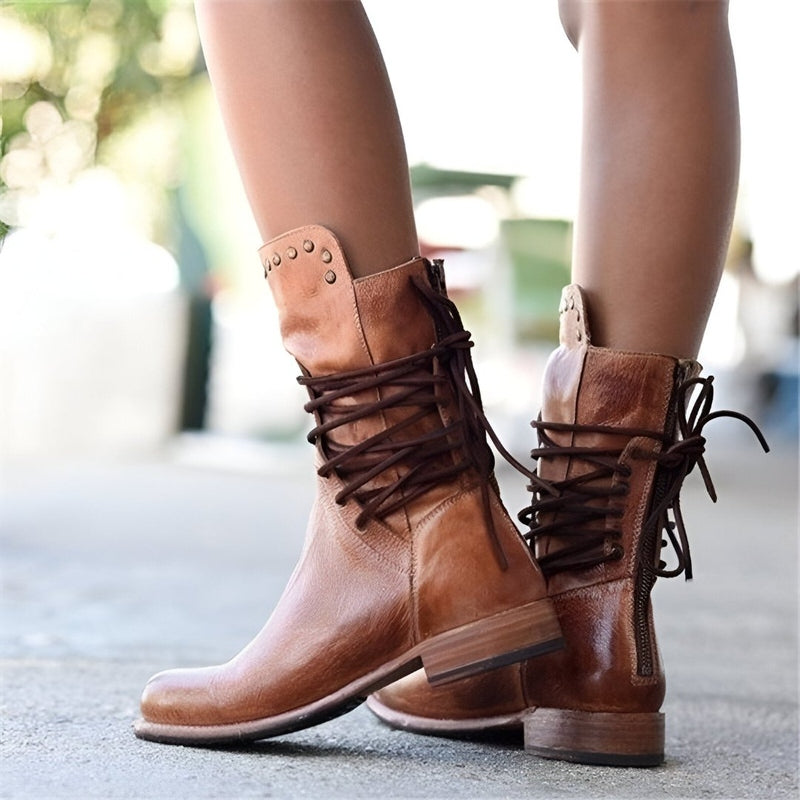 Bottes à lacets pour femme à hauteur du mollet avec fermeture zippée latérale et col clouté