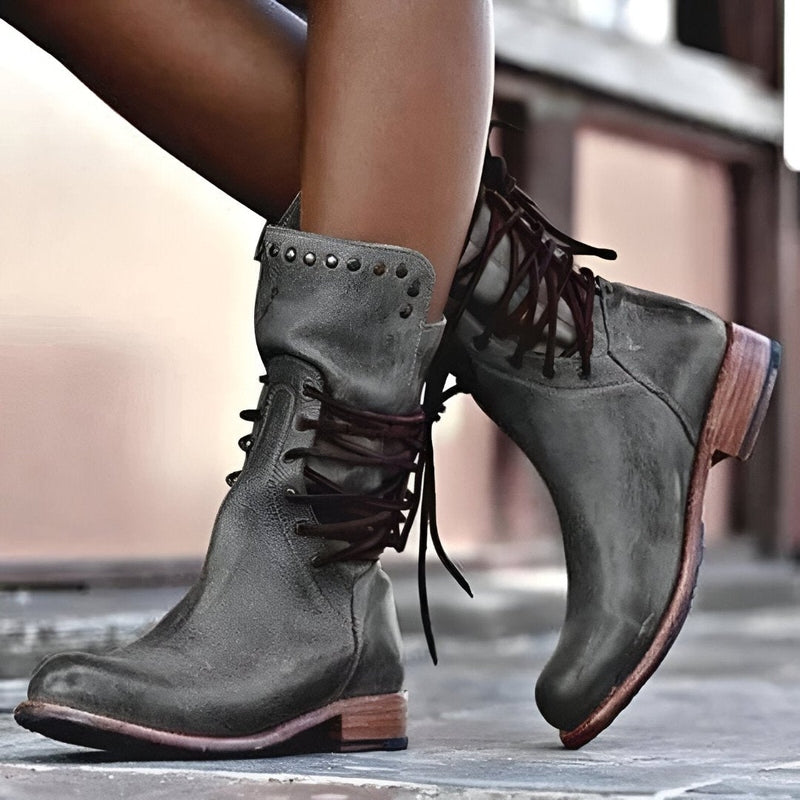 Bottes à lacets pour femme à hauteur du mollet avec fermeture zippée latérale et col clouté