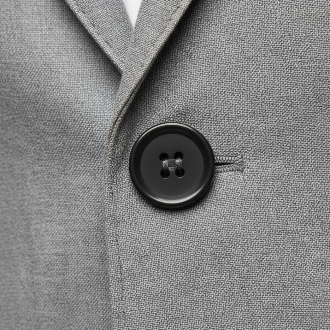 Men's Slim-Fit Structured Blazer – Single-Button, Notch Lapel lapel and pocket detail
