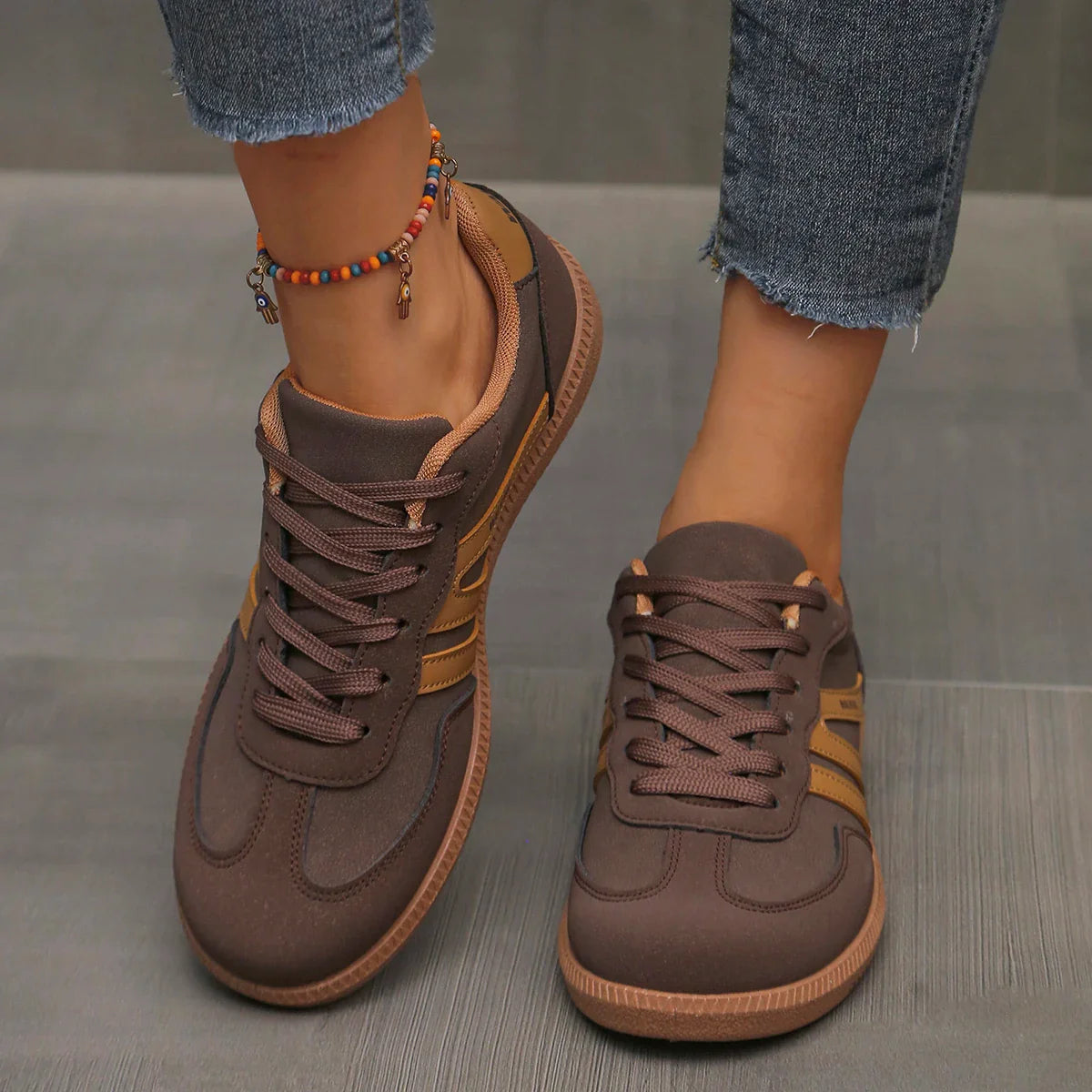Women's Low-Top Lace-Up Sneakers – Round Toe, Heel Patch