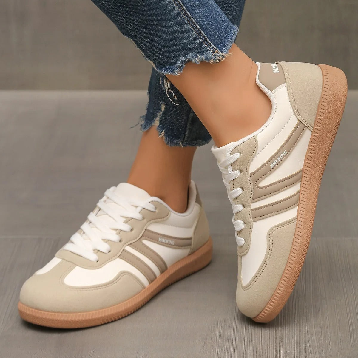 Women's Low-Top Lace-Up Sneakers – Round Toe, Heel Patch