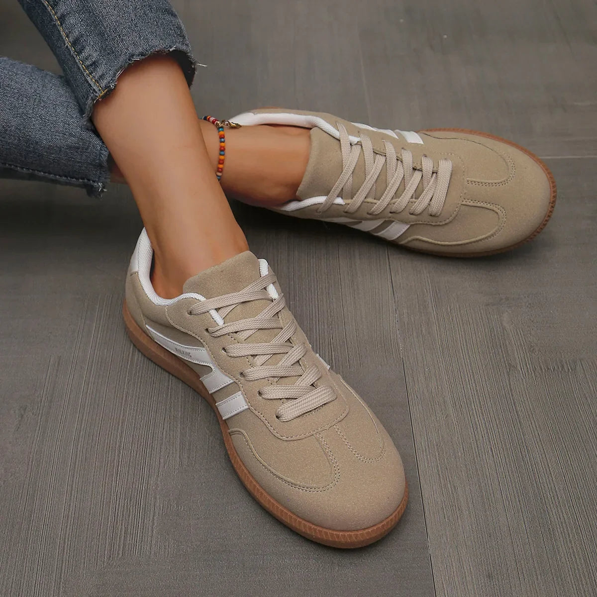 Women's Low-Top Lace-Up Sneakers – Round Toe, Heel Patch