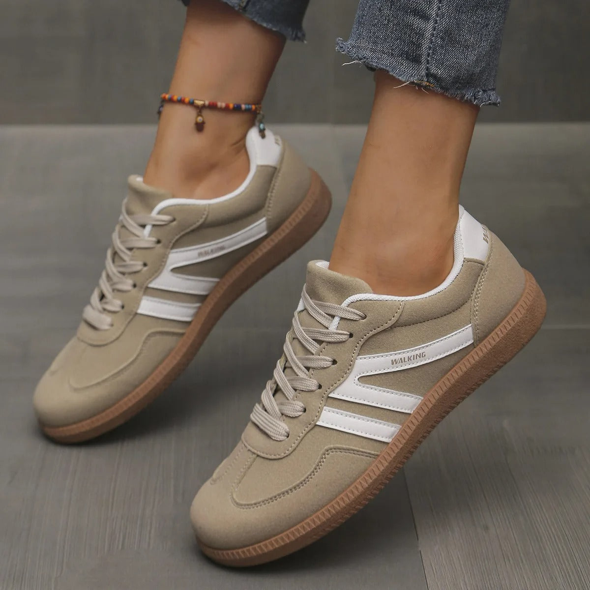 Women's Low-Top Lace-Up Sneakers – Round Toe, Heel Patch