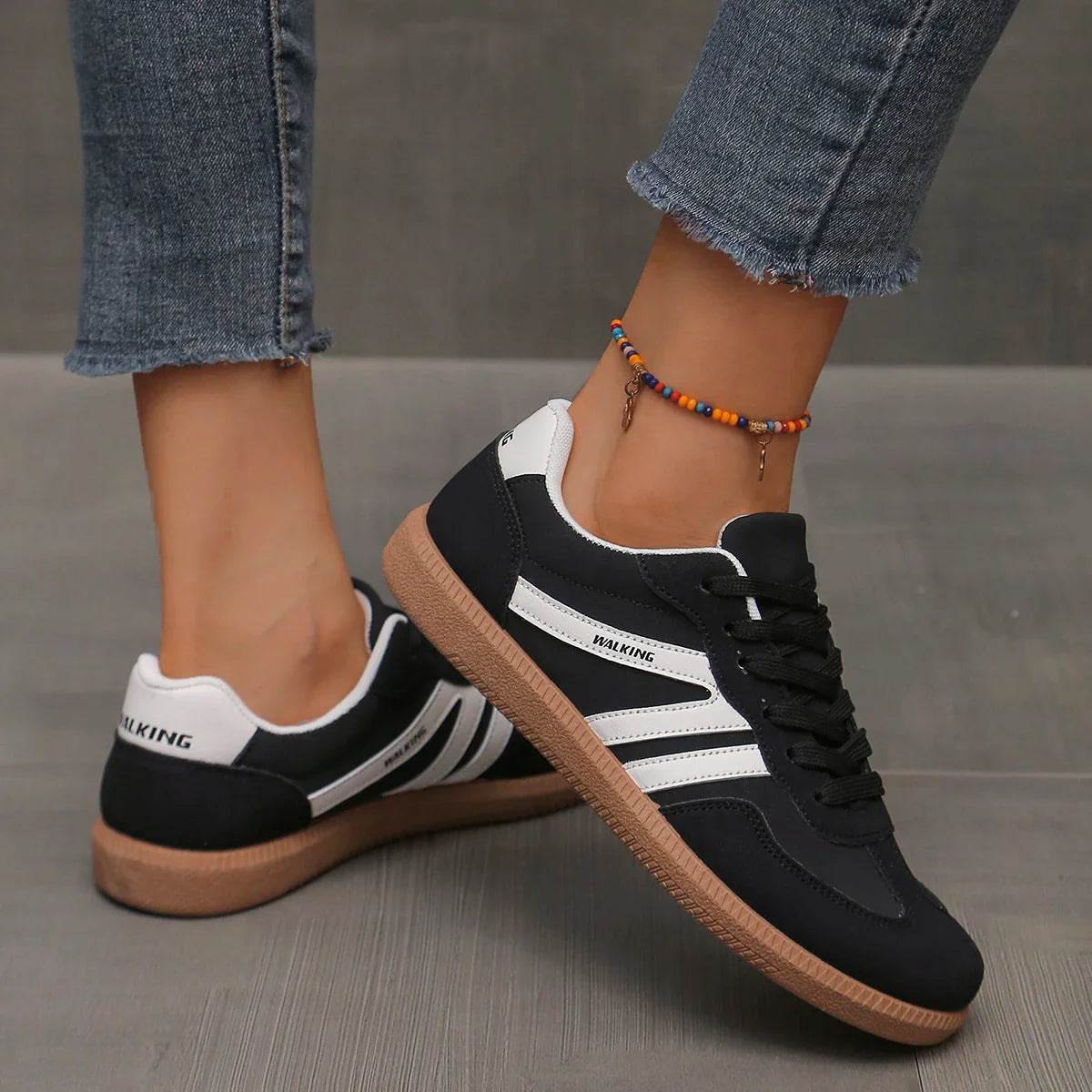 Women's Low-Top Lace-Up Sneakers – Round Toe, Heel Patch