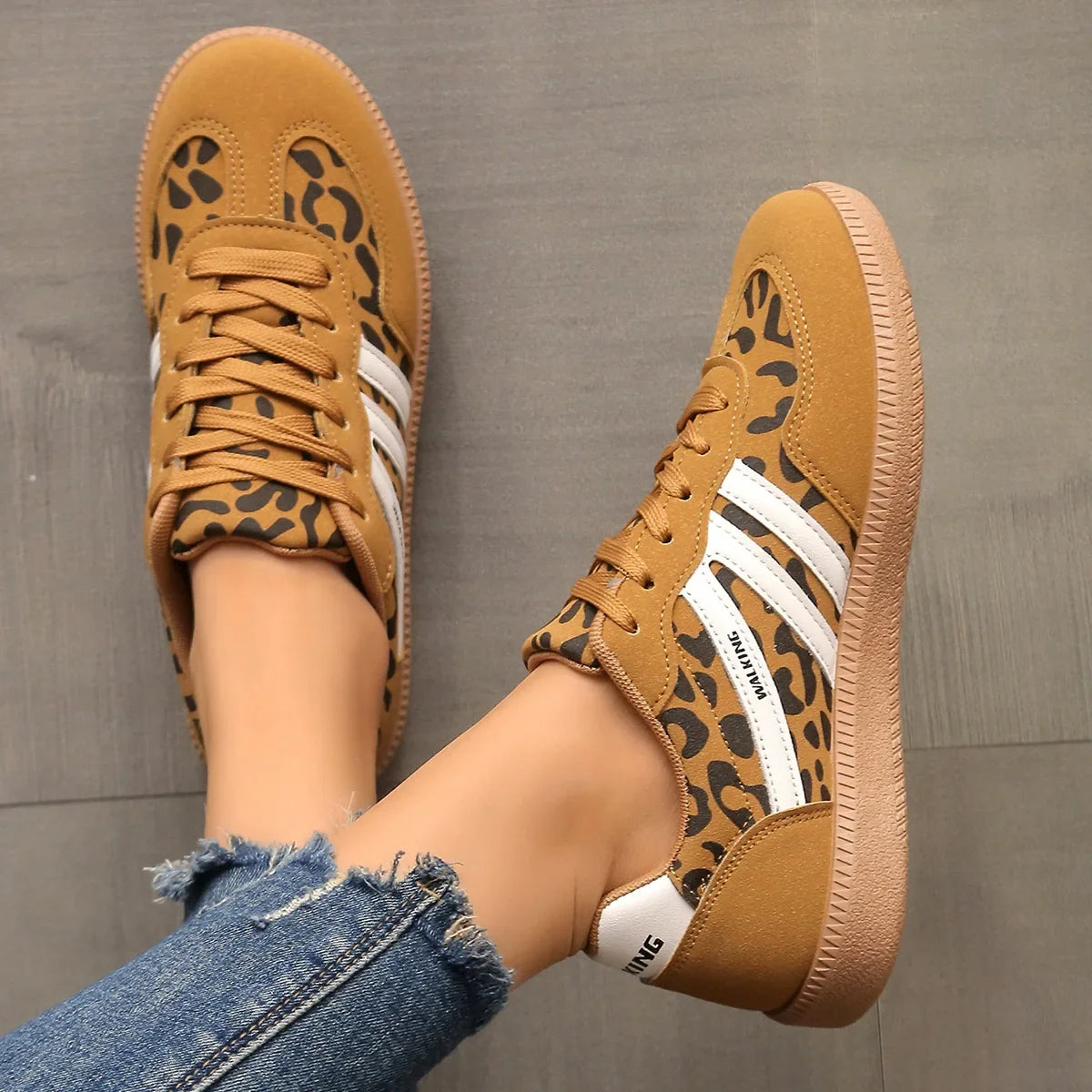 Women's Low-Top Lace-Up Sneakers – Round Toe, Heel Patch