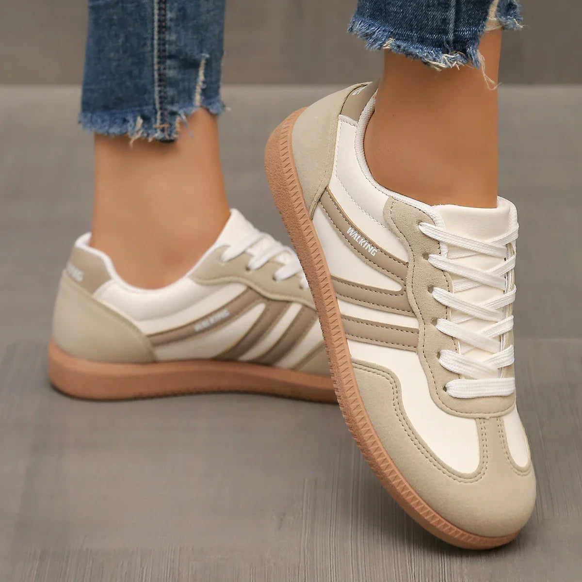 Women's Low-Top Lace-Up Sneakers – Round Toe, Heel Patch