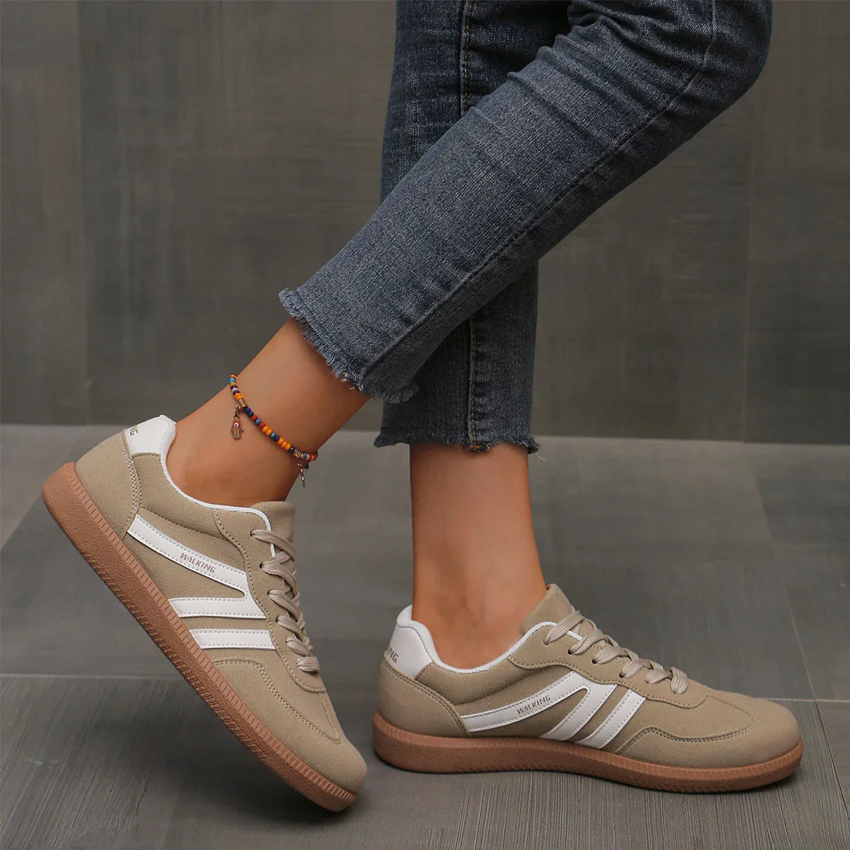 Women's Low-Top Lace-Up Sneakers – Round Toe, Heel Patch
