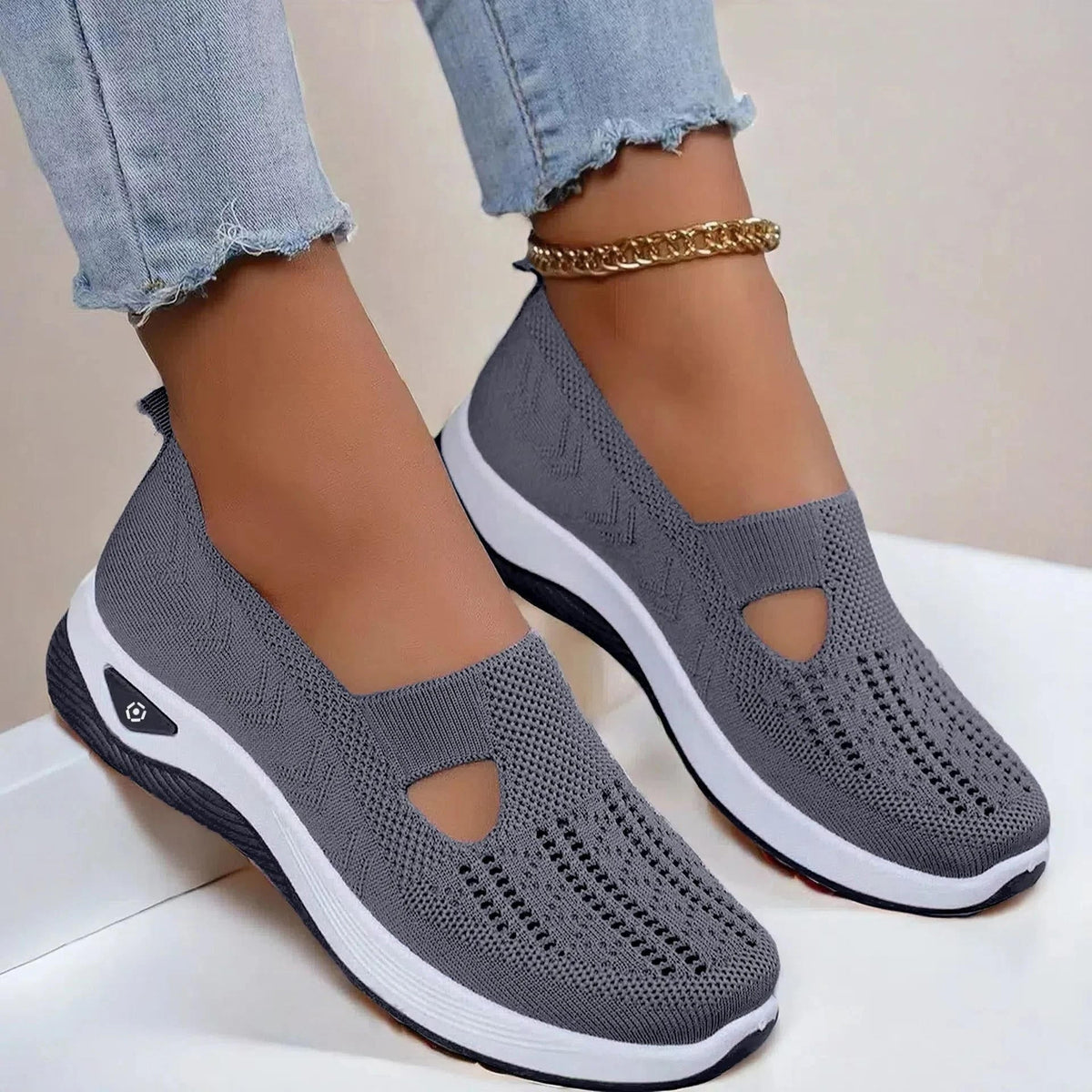 Women's Slip-On Knit Shoes toe close-up